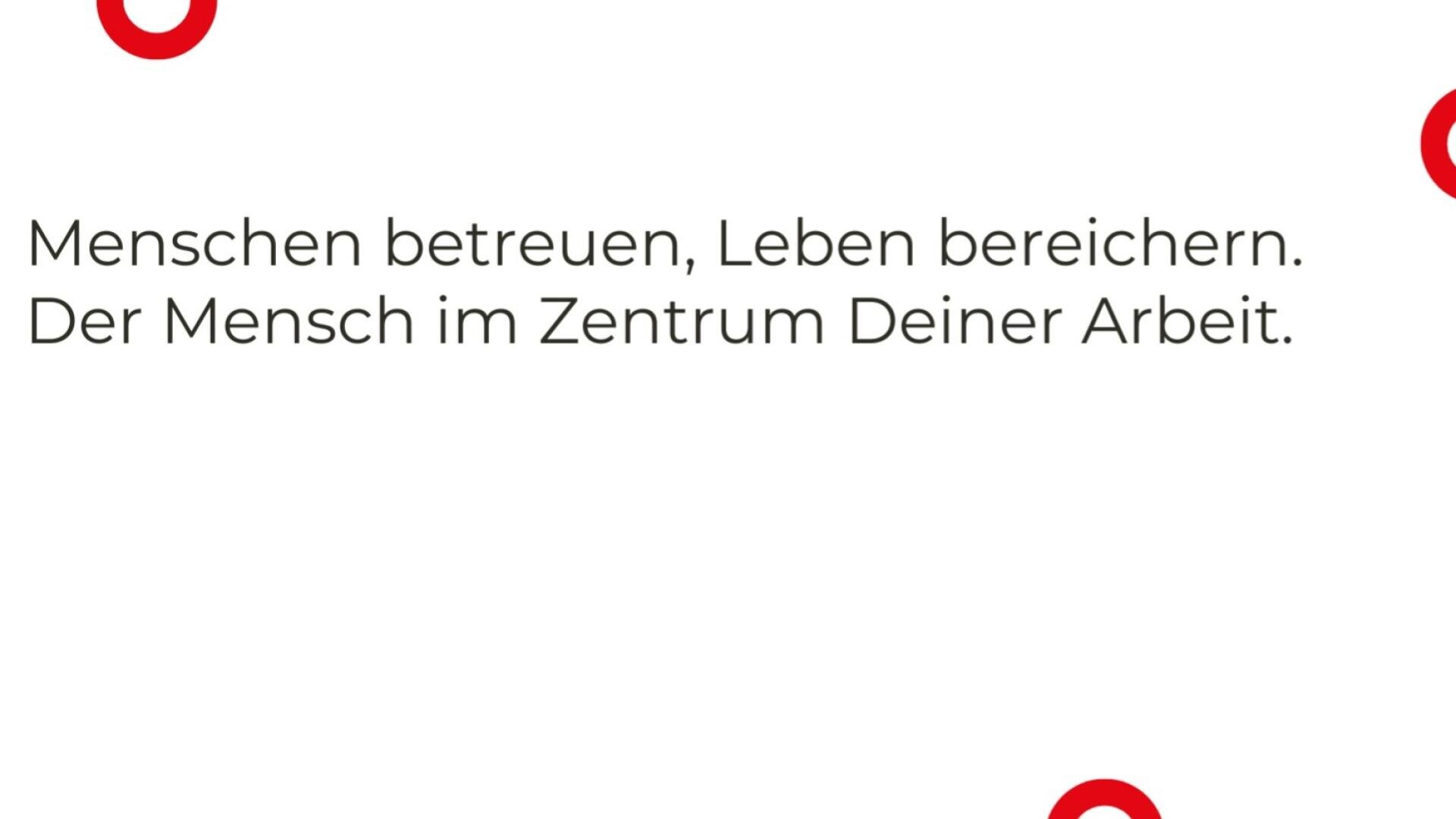 Auf weißem Hintergrund steht der deutsche Text: „Menschen betreuen, Leben bereichern. Der Mensch im Mittelpunkt Deiner Arbeit.“ In zwei Ecken sind rote Kreise abgebildet.